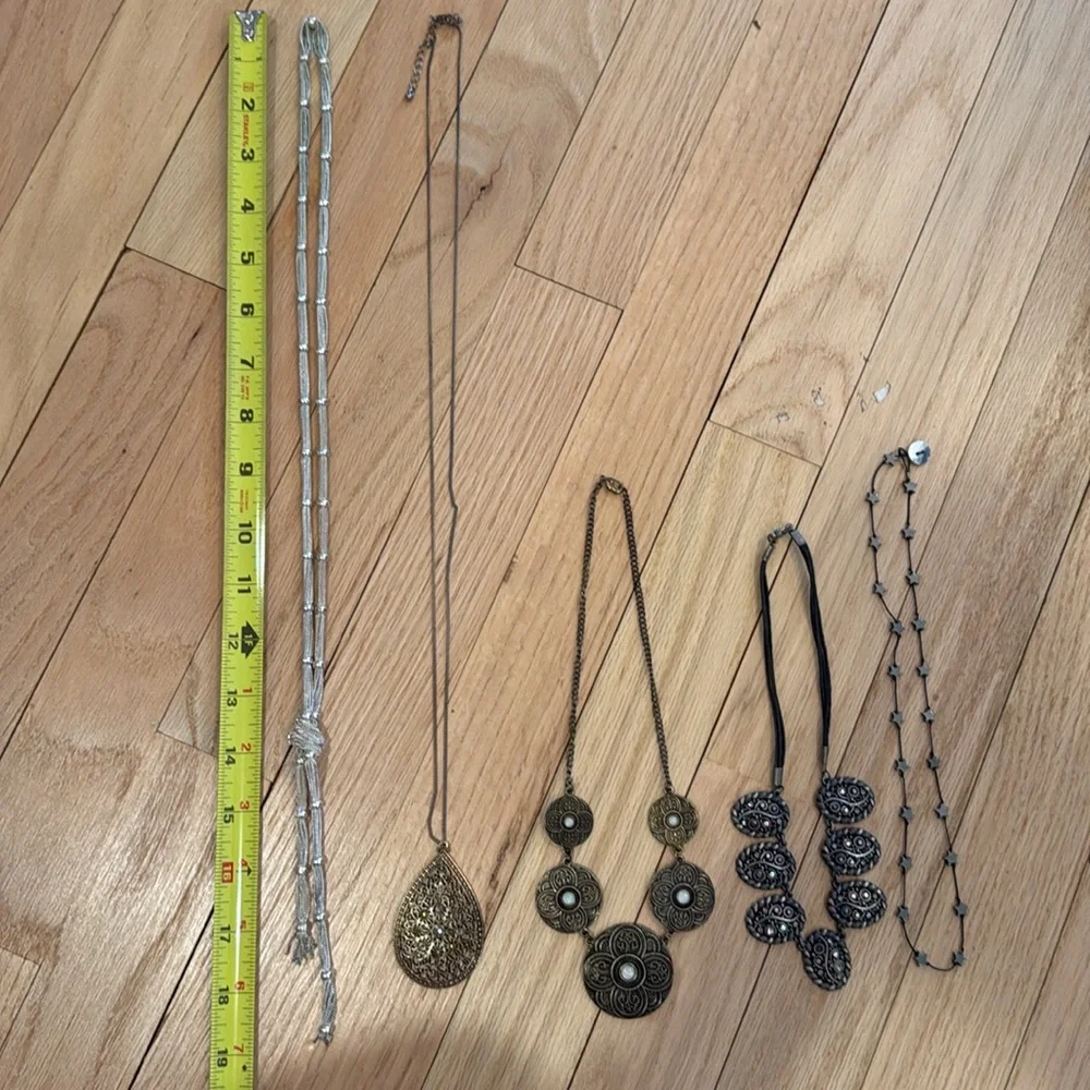 Lots of Costume jewelry gold & silver tones long & short necklaces bundle